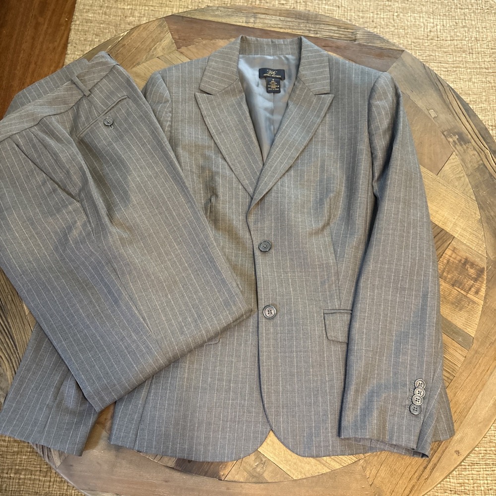 Brooks Brothers 346 Womens 100% Wool Pinstripe Pant Suit Blazer 10 Pants 8 Gray